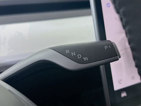 Used 2023 Tesla Model Y Performance image 24