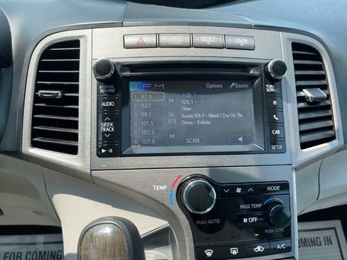 Used 2014 Toyota Venza LE FWD image 28