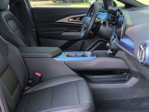 New 2026 Chevrolet Equinox EV LT image 25