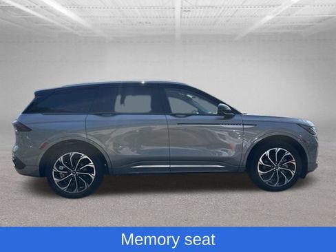 Used 2024 Lincoln Nautilus Reserve AWD/4WD image 12