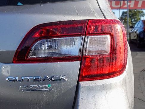 Used 2017 Subaru Outback 2.5i image 7