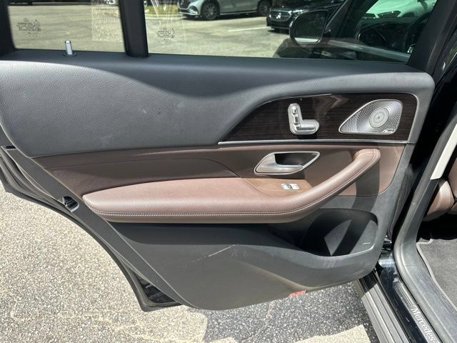 Used 2023 Mercedes-Benz GLS 450 4MATIC image 10