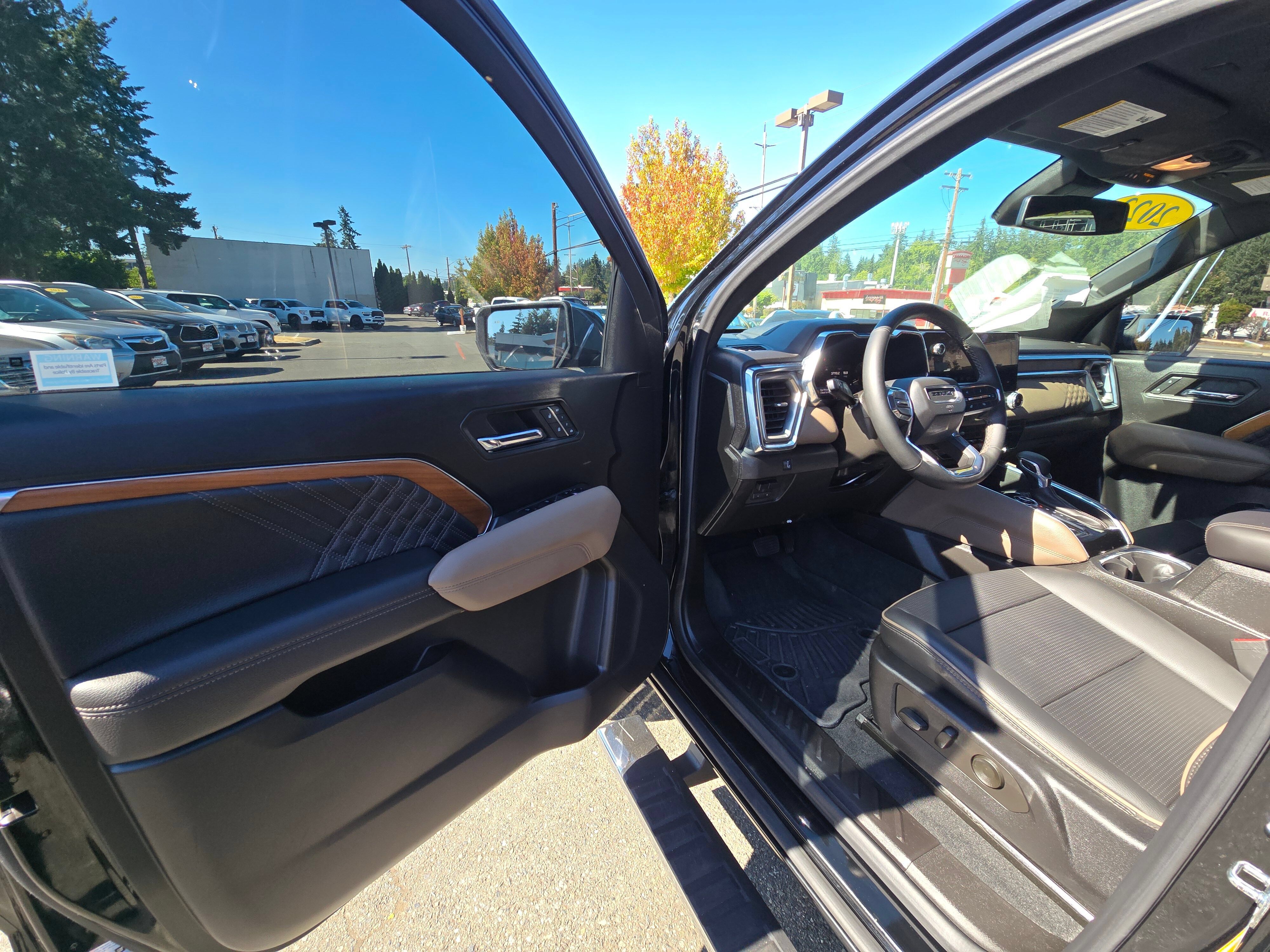 Used 2023 GMC Canyon Denali w/ Denali Black Edition AWD/4WD image 20