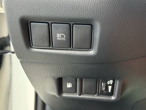 Used 2019 Toyota C-HR LE FWD image 25