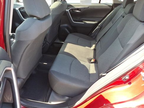 Used 2021 Toyota RAV4 XLE w/ Convenience Package image 7