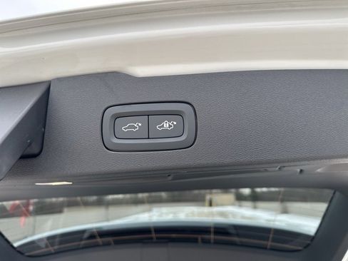 Certified 2025 Volvo V60 B5 Cross Country Plus image 36