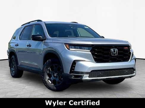 Used 2024 Honda Pilot TrailSport image 3