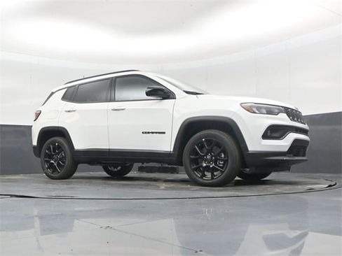New 2026 Jeep Compass Latitude image 38