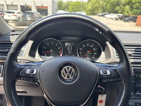 Used 2017 Volkswagen Passat 1.8T R-Line FWD image 18