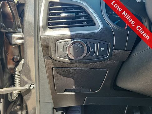 Used 2020 Ford Edge SE image 19