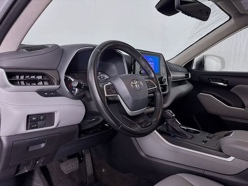 Used 2023 Toyota Highlander XLE image 12