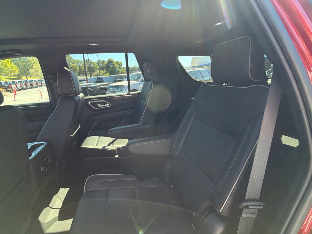 Used 2021 Chevrolet Tahoe Premier w/ Premium Package AWD/4WD image 16