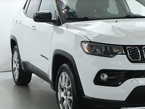 Used 2025 Jeep Compass Limited AWD/4WD image 8
