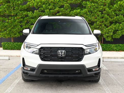 Used 2025 Honda Passport EX-L image 2