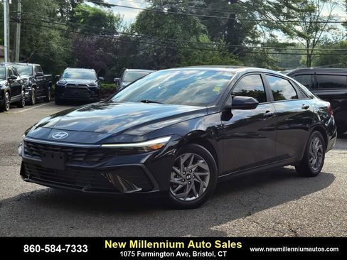Used 2024 Hyundai Elantra SEL FWD image 1