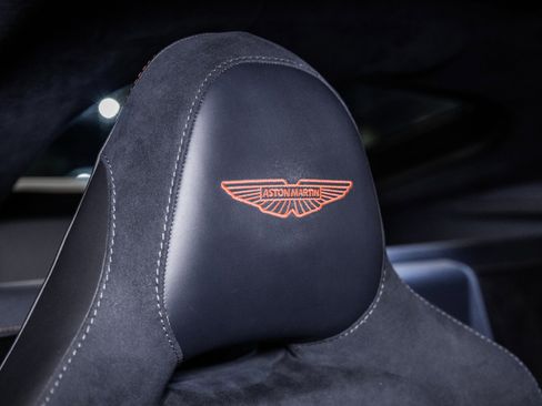 Used 2025 Aston Martin V8 Vantage Coupe image 6