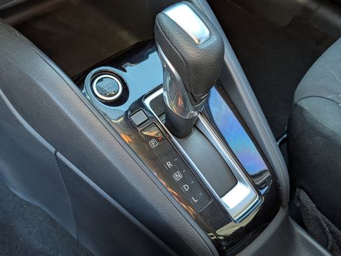 Used 2020 Nissan Kicks S image 22