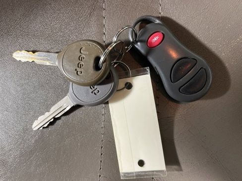 Used 2004 Jeep Grand Cherokee Laredo w/ Tan Your Hide Group image 15