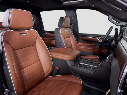 New 2026 GMC Sierra 2500 Denali Ultimate w/ LPO, Black Badging Package image 29