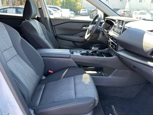 Used 2026 Nissan Rogue SV FWD image 16