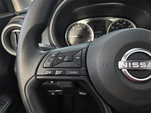 Certified 2025 Nissan Kicks Play S image 20