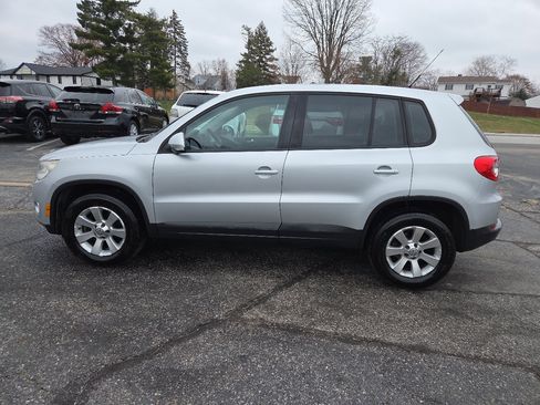 Used 2010 Volkswagen Tiguan S image 8