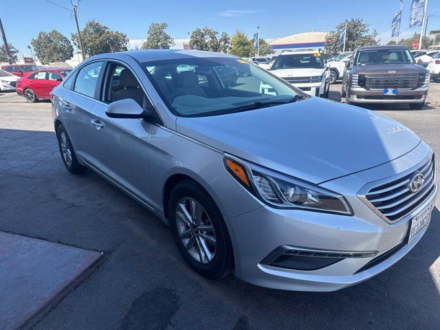 Used 2015 Hyundai Sonata SE w/ Option Group 02 FWD image 1