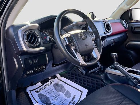 Used 2022 Toyota Tacoma SR5 w/ Technology Package AWD/4WD image 9