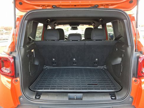 Certified 2021 Jeep Renegade Latitude w/ Luxury Group II image 29