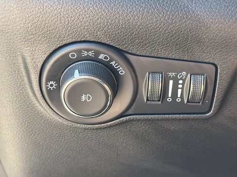 Used 2025 Jeep Compass Limited AWD/4WD image 25