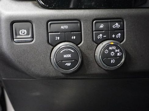 Used 2025 Chevrolet Silverado 1500 LTZ w/ LTZ Convenience Package II AWD/4WD image 10