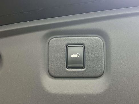 Used 2018 Nissan Pathfinder Platinum FWD image 23