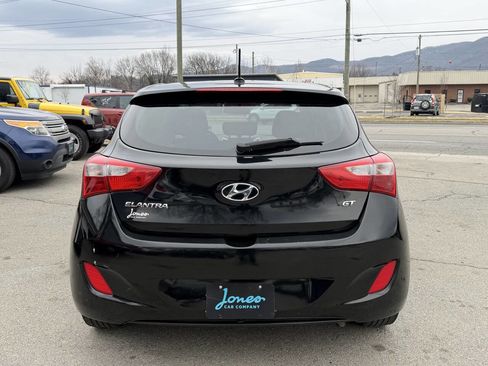 Used 2017 Hyundai Elantra GT image 5