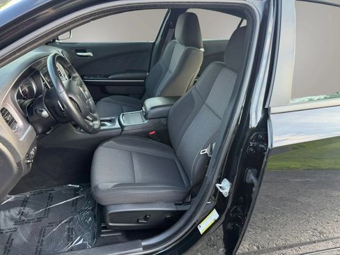 Used 2019 Dodge Charger SXT AWD/4WD image 2