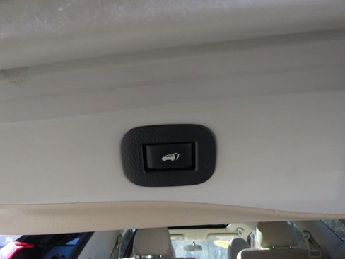 Used 2018 Nissan Rogue SV w/ Sun & Sound Touring Package image 18