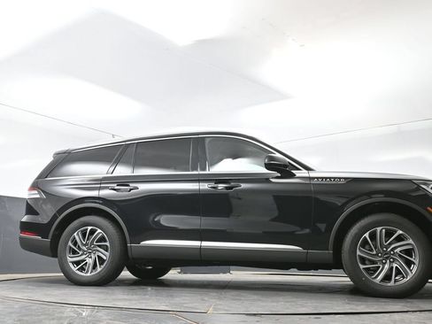 Used 2023 Lincoln Aviator AWD image 57