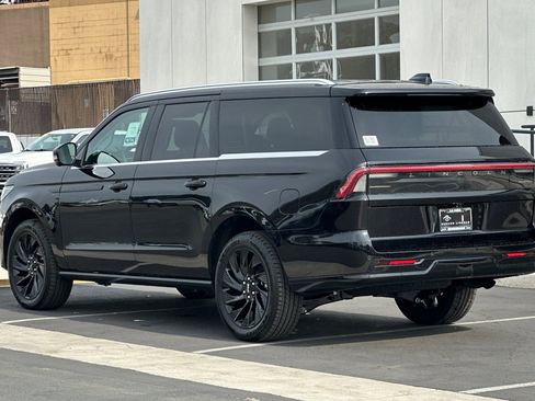 New 2026 Lincoln Navigator L Black Label AWD/4WD image 5