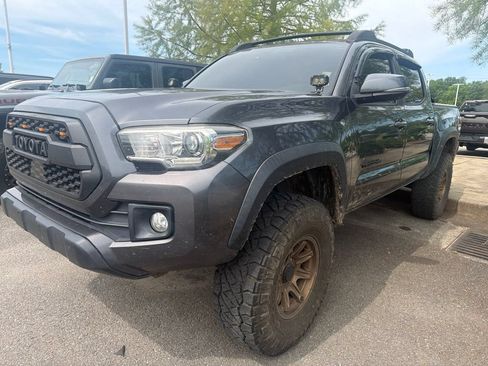 Used 2019 Toyota Tacoma TRD Off-Road AWD/4WD image 1