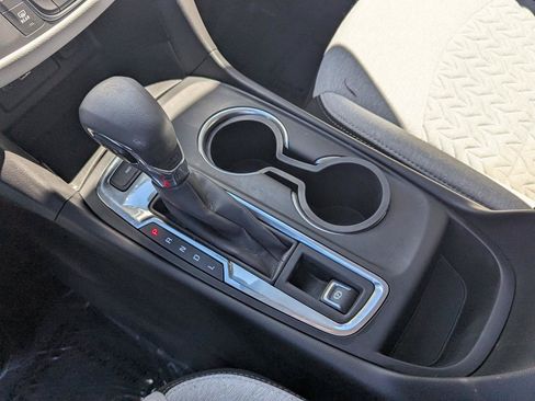 Used 2022 Chevrolet Equinox LS AWD/4WD image 21