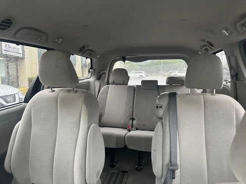 Used 2013 Toyota Sienna LE FWD image 12