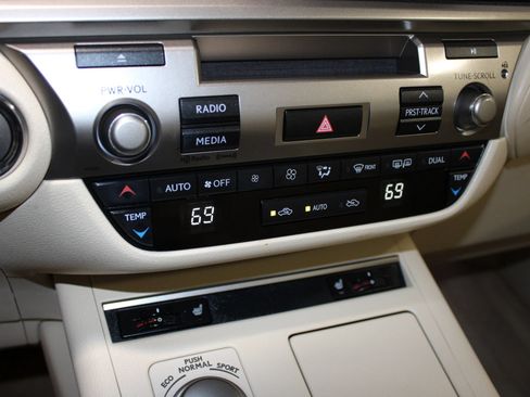 Used 2013 Lexus ES 350 w/ Premium Pkg FWD image 19