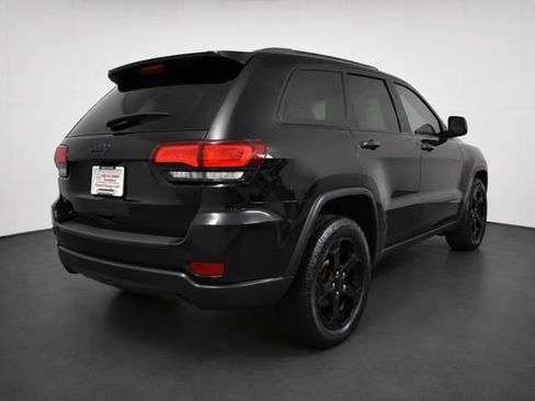 Used 2018 Jeep Grand Cherokee Laredo AWD/4WD image 4