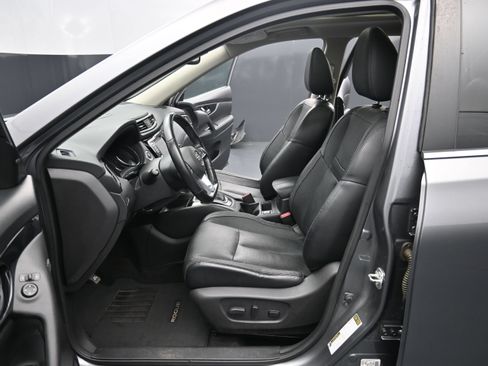 Used 2017 Nissan Rogue SL w/ SL Premium Package FWD image 12