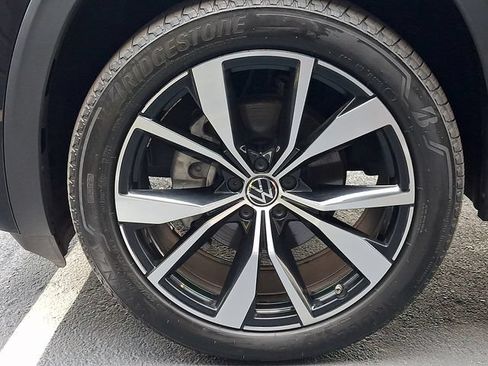 Used 2025 Volkswagen Atlas Cross Sport SEL Premium R-Line AWD/4WD image 15