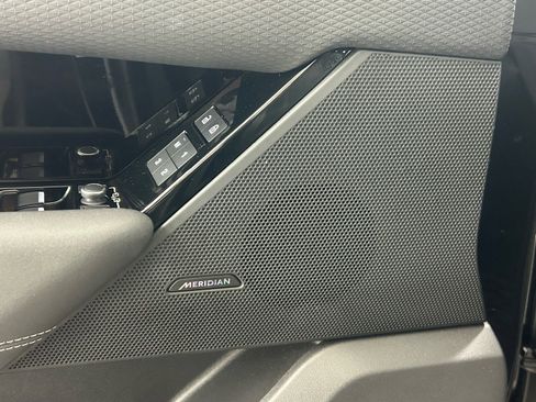 Used 2023 Land Rover Range Rover Velar R-Dynamic S image 25