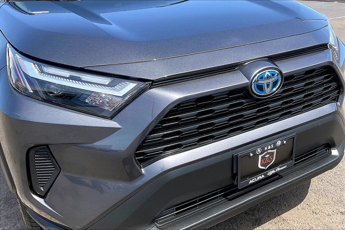 Used 2024 Toyota RAV4 LE AWD/4WD image 4
