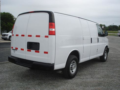 Used 2021 Chevrolet Express 2500 RWD image 8
