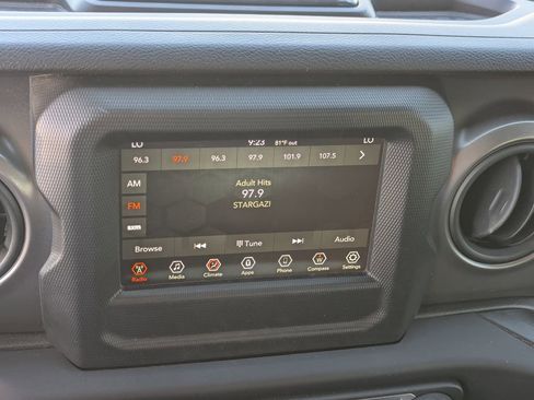 Used 2023 Jeep Wrangler Unlimited w/ Convenience Group AWD/4WD image 20