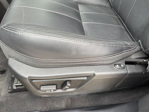 Used 2015 Land Rover LR2 image 19