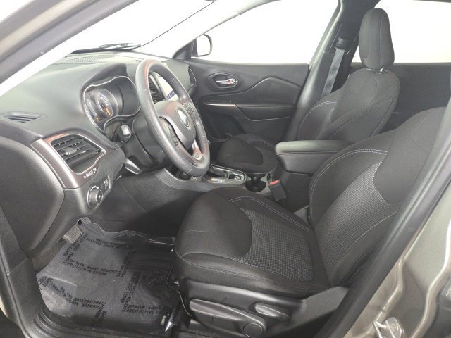 Used 2019 Jeep Cherokee Latitude w/ Popular Appearance Group AWD/4WD image 13